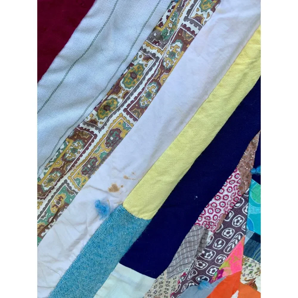 STRIKING 1940's- 1950's ZIGZAG MULTICOLOR ANTIQUE PATCHWORK QUILT